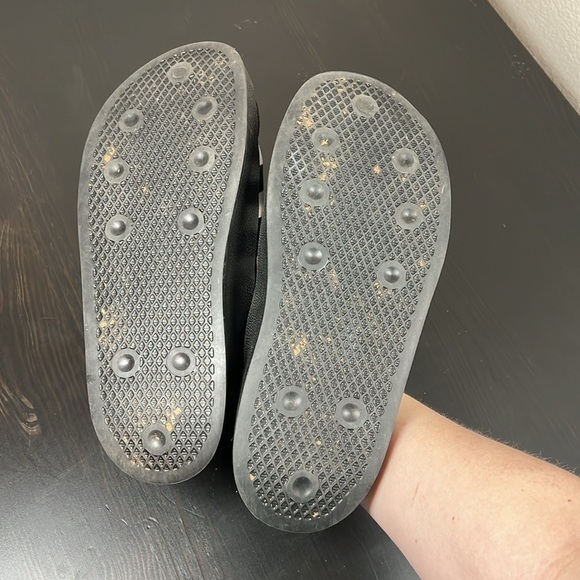 Adidas  Puffylette black slippers - Picture 6 of 6